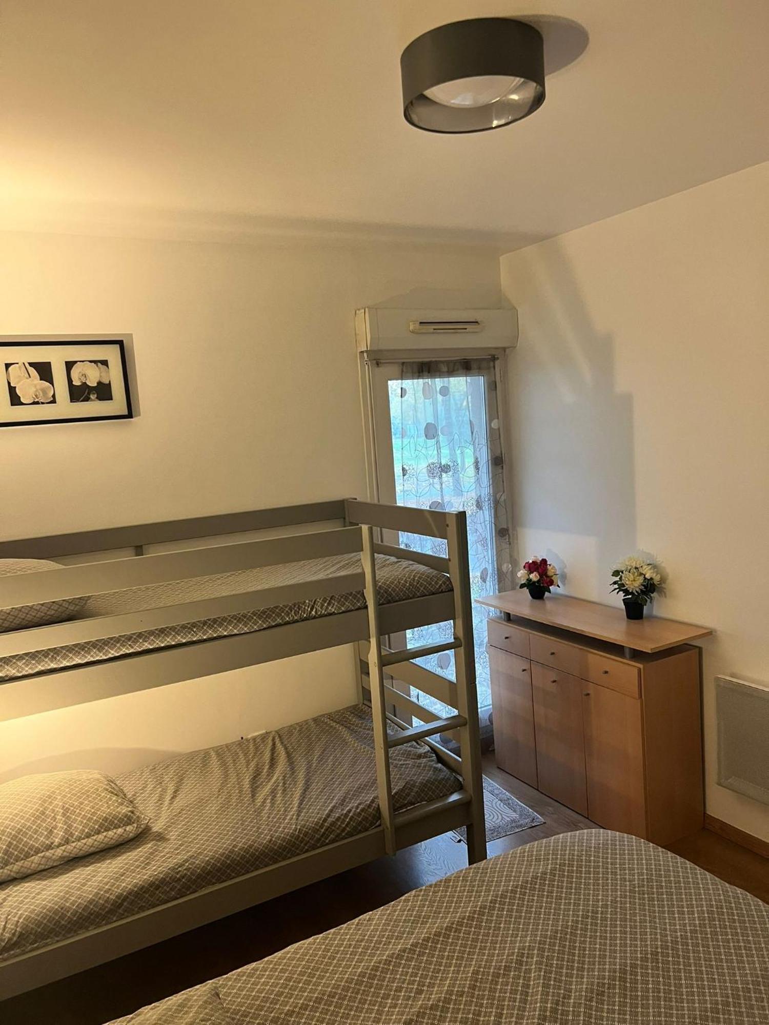 Appartement 5Min Gare Rer Disneyland Paris Val D'Europe La Vallee Village Parking Inclus Montevrain Bagian luar foto